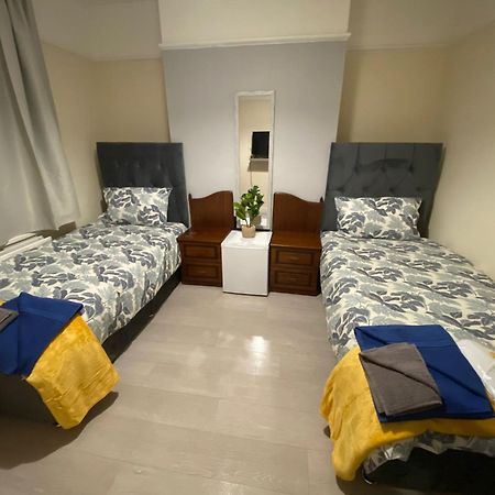 Denis Hostel Lincoln Bagian luar foto