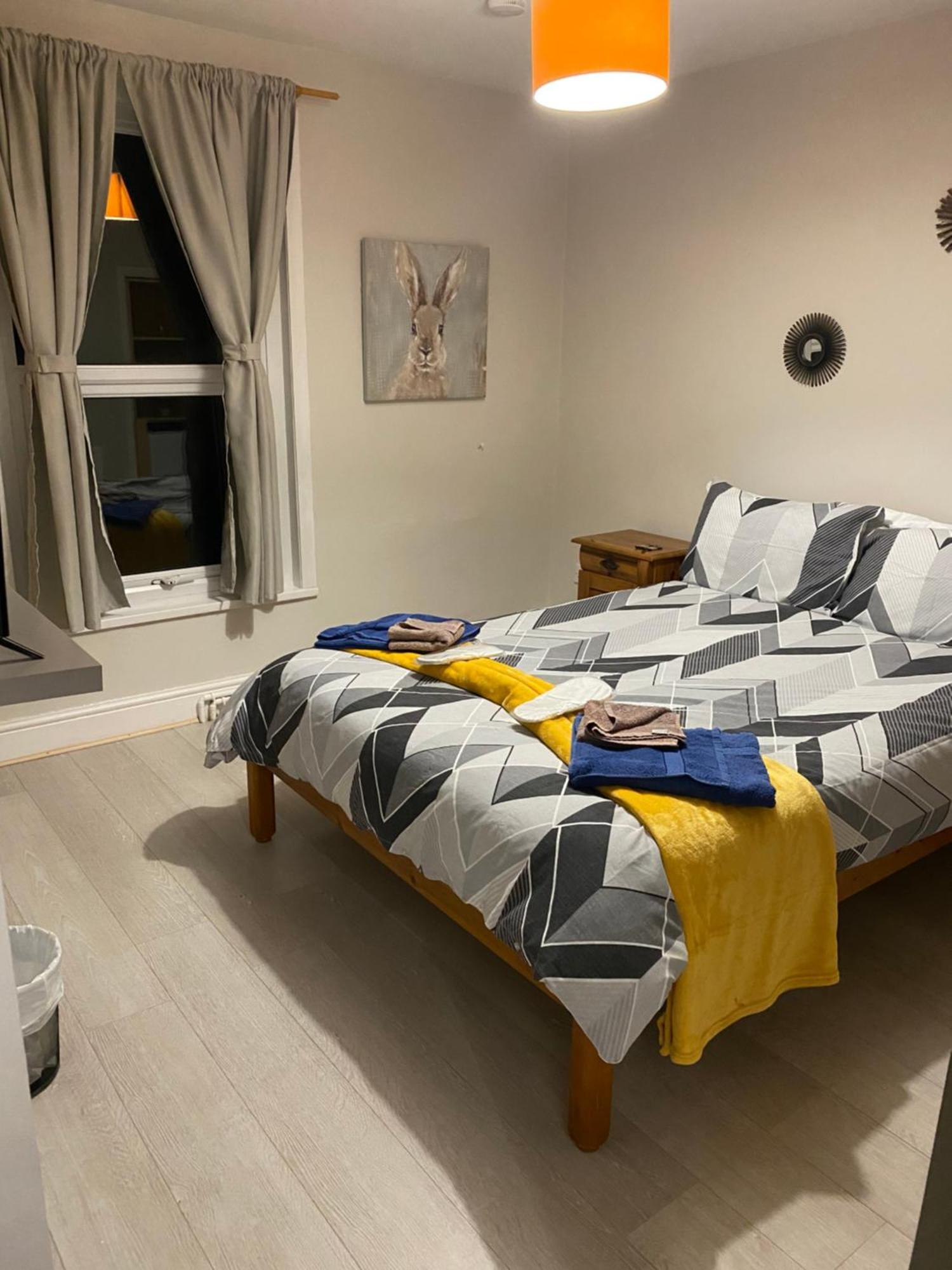 Denis Hostel Lincoln Bagian luar foto
